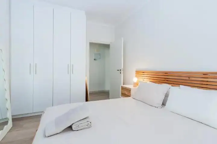 Trendy Surfers Corner Apartment With Mountain View Cape Town South Africa