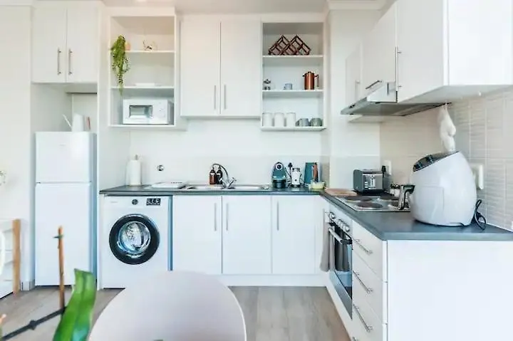 Trendy Surfers Corner Apartment With Mountain View Cape Town South Africa