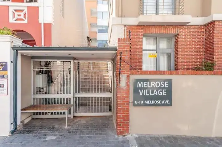 Trendy Surfers Corner Apartment With Mountain View Cape Town