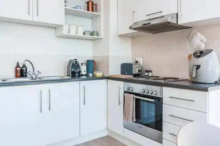 Trendy Surfers Corner Apartment With Mountain View Cape Town South Africa