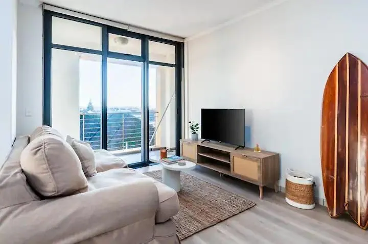 Trendy Surfers Corner Apartment With Mountain View Cape Town