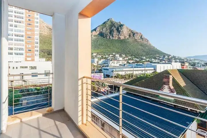 Trendy Surfers Corner Apartment With Mountain View Cape Town