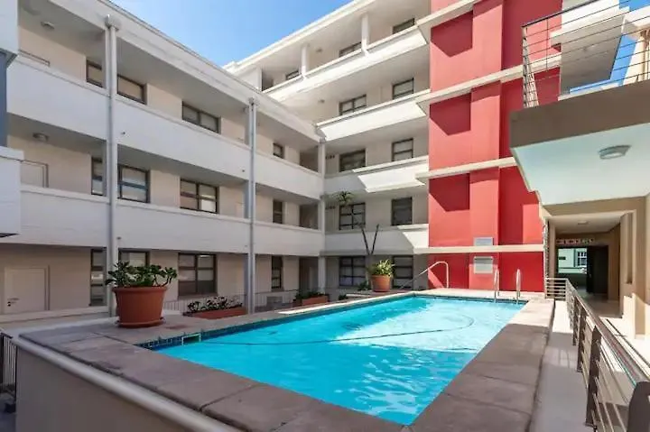 Trendy Surfers Corner Apartment With Mountain View Cape Town