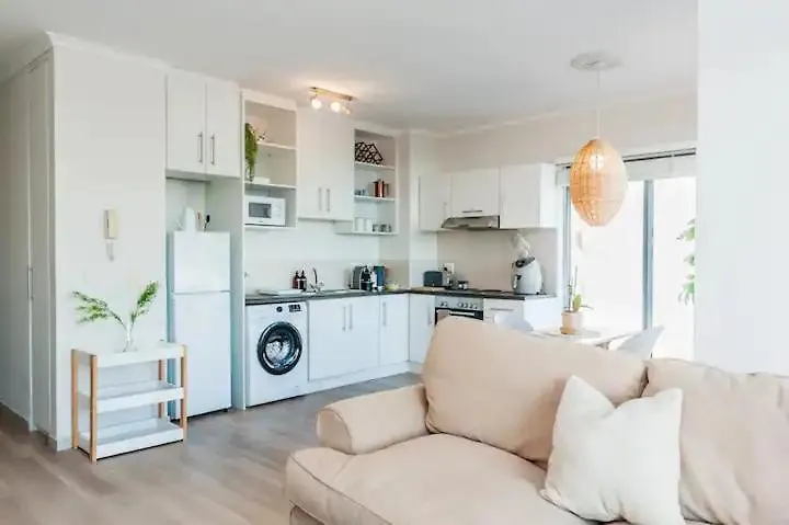 Trendy Surfers Corner Apartment With Mountain View Cape Town 0*,